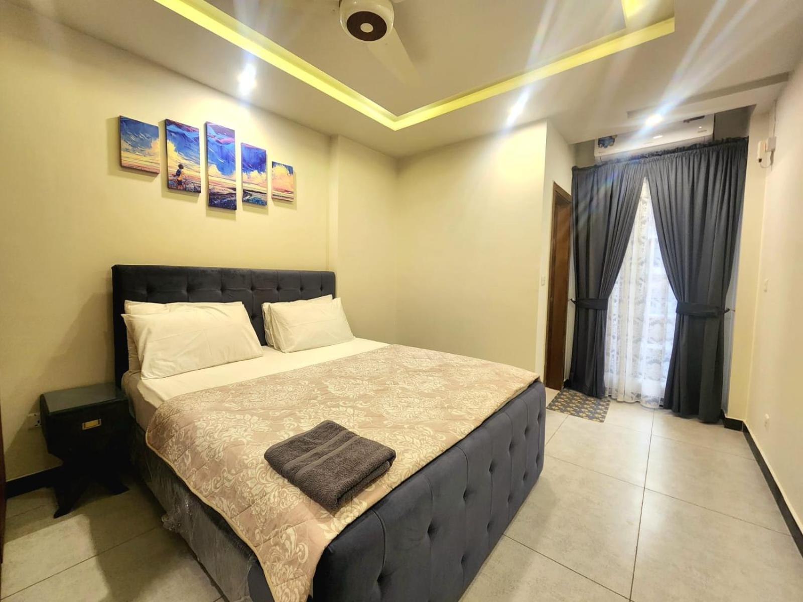 Luxurious Landing Apartments & Suites Bahria Town Rawalpindi Quarto foto