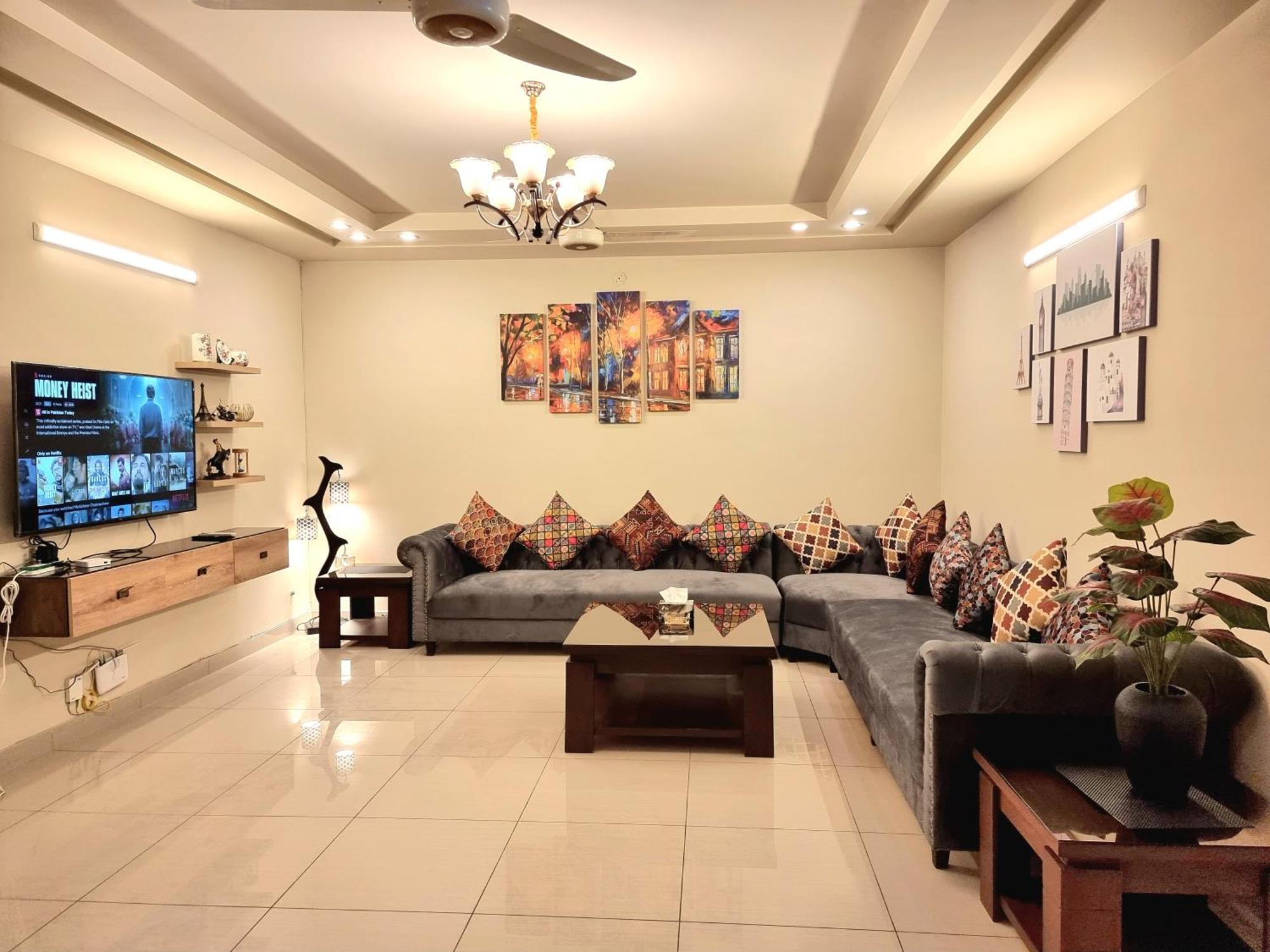 Luxurious Landing Apartments & Suites Bahria Town Rawalpindi Quarto foto