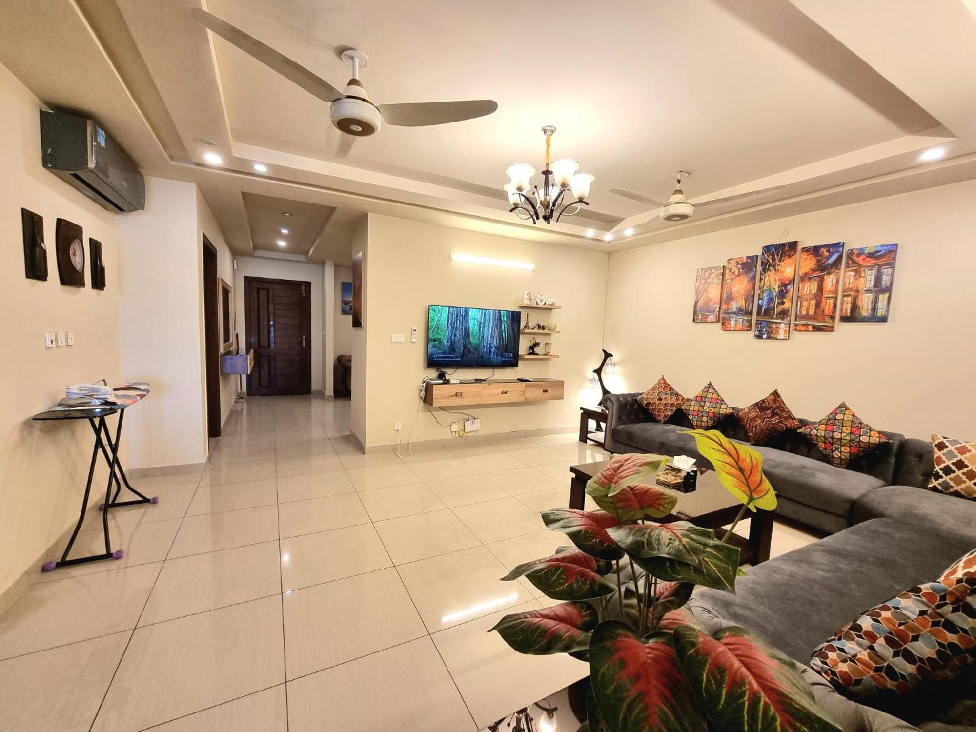 Luxurious Landing Apartments & Suites Bahria Town Rawalpindi Quarto foto