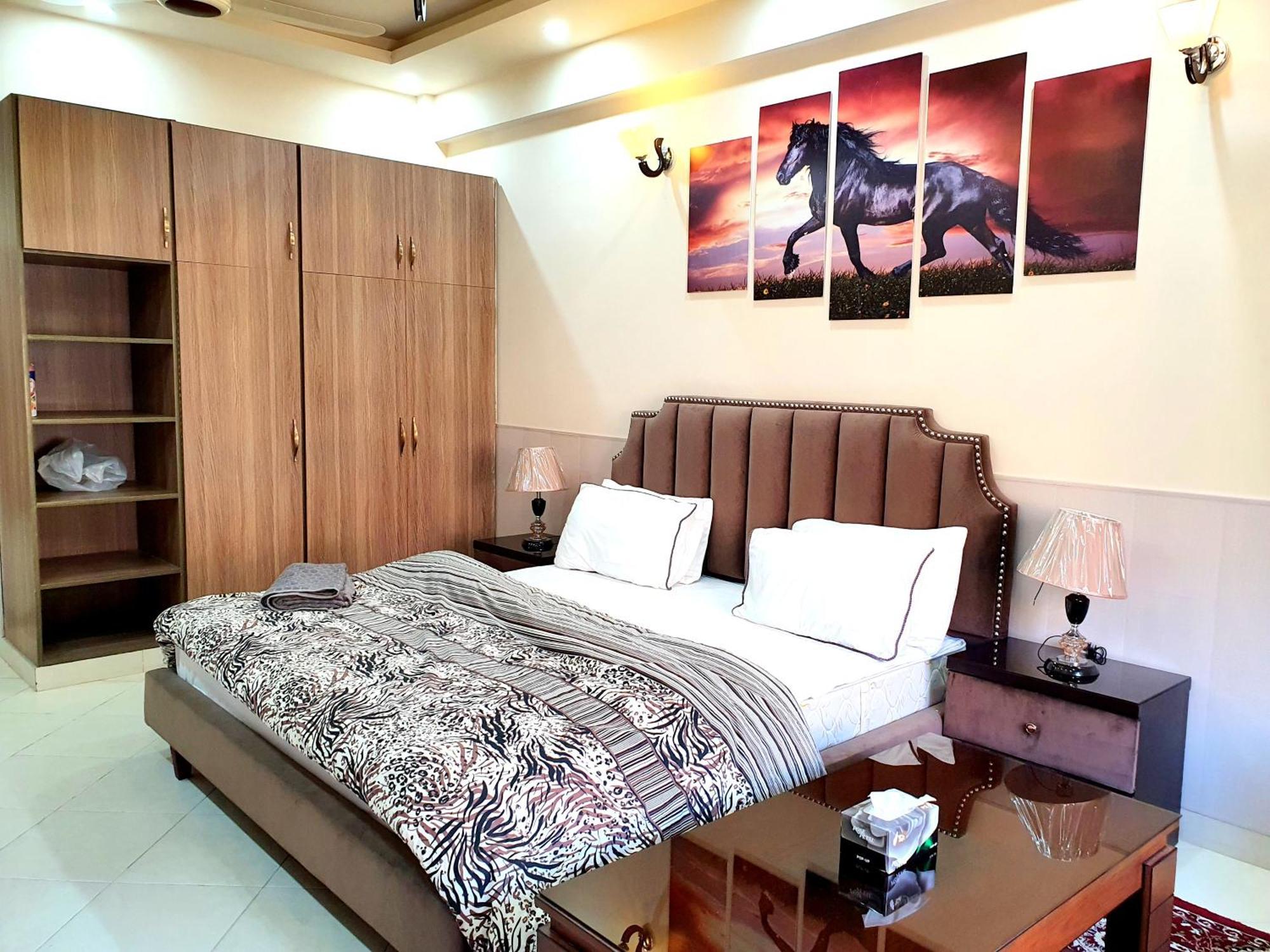 Luxurious Landing Apartments & Suites Bahria Town Rawalpindi Quarto foto