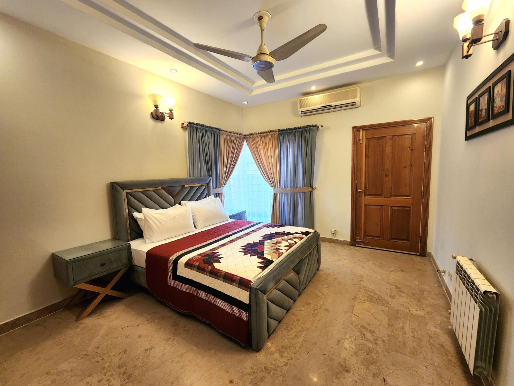 Luxurious Landing Apartments & Suites Bahria Town Rawalpindi Quarto foto